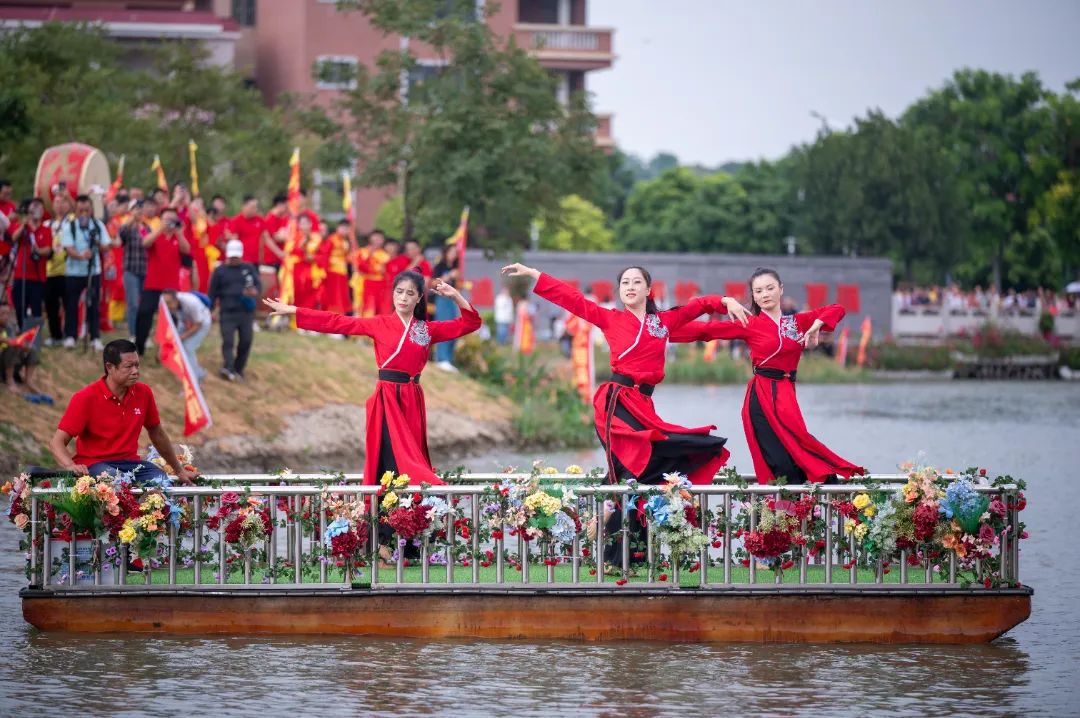 燃動(dòng)金秋 | 草艇競(jìng)渡，奪人風(fēng)采彰顯非遺文化瑰寶之韻(圖8)